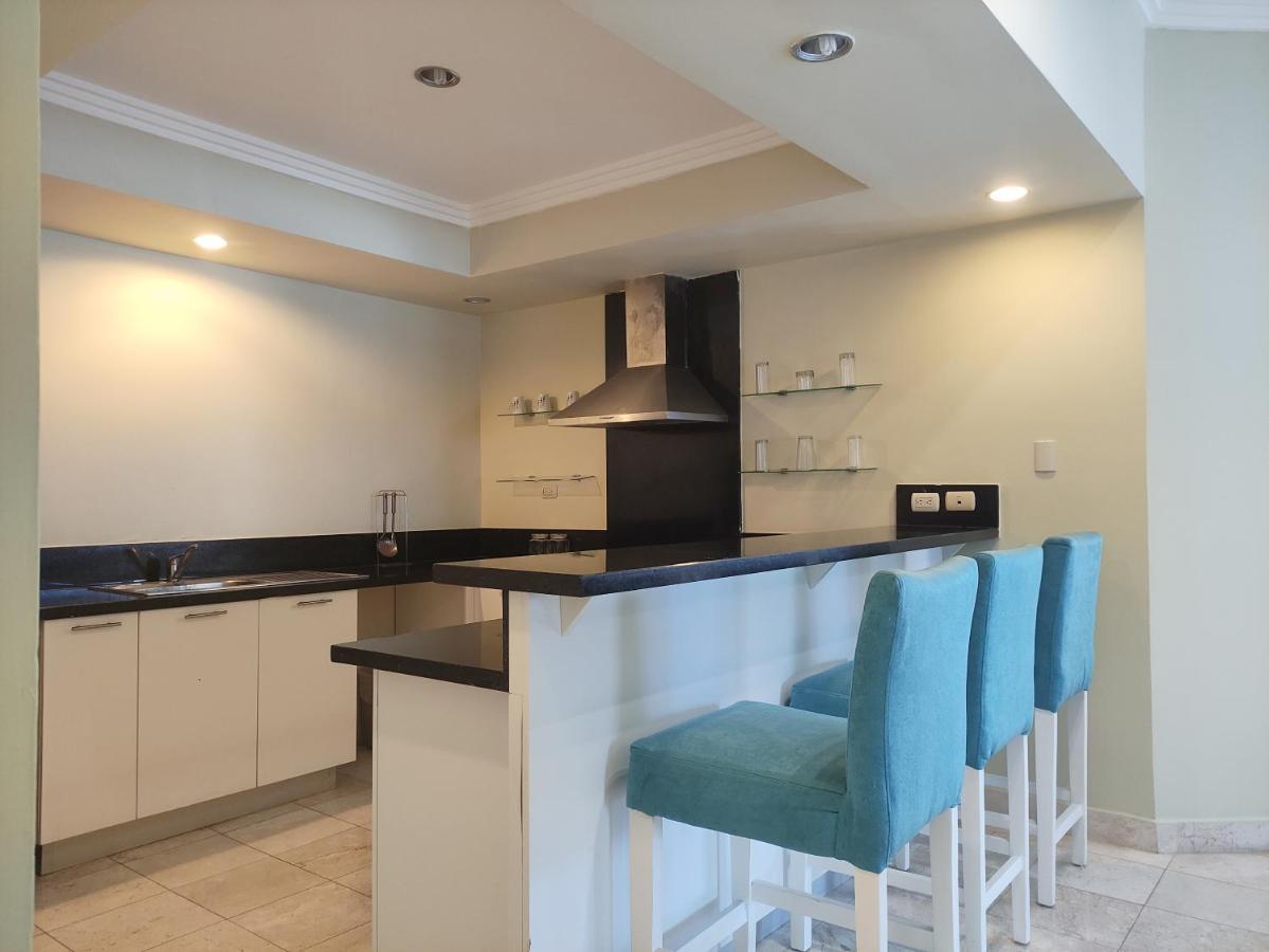 Chic Beachfront Apartment - Private Beach Access Пунта Кана Екстериор снимка